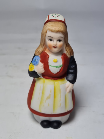 Статуэтка винтажная фарфоровая "Девушка в разноцветном платье", 8 x 3,5 см, Корея, 1960-70гг.