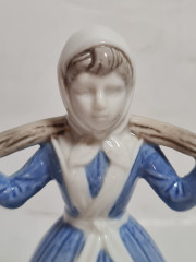 Статуэтка винтажная Lladro &quot;Женщина с коромыслом&quot;, фарфор, 13 x 9 см, Испания, 1960-70гг.