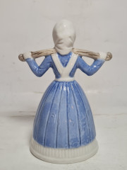 Статуэтка винтажная Lladro &quot;Женщина с коромыслом&quot;, фарфор, 13 x 9 см, Испания, 1960-70гг.