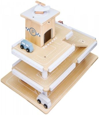 mamabrum Holzparkplatz mit 3 Ebenen und Hubschrauberlandeplatz Деревянная трехуровневая парковка с вертолетной площадкой.