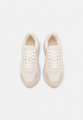 Tommy Hilfiger ELEVATED EMBOSSED RUNNER Trainers sugarcane ELEVATED EMBOSSED RUNNER Кроссовки сахарный тростник