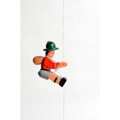 Holzspielzeug Kletterfigur Bergsteiger rot Деревянная игрушка скалолазание фигурка альпинист красный