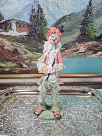 Фигурка Pucci "Клоун с аккордеоном" в розово-зеленых тонах, фарфор, 24.5 см, Германия, 1970-80гг.