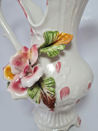 Capodimonte Italy Белый Кувшин/Ваза с фактурным узором и розой, 29см x 21см, Италия, 1960-70гг.