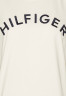 Tommy Hilfiger REG VARSITY EMB C-NK SS Print T-shirt weathered white REG VARSITY EMB C-NK SS Футболка с принтом выветрившийся белый