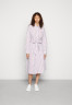 Tommy Hilfiger MIDI SHIRT DRESS Shirt dress posh/royal berry ПЛАТЬЕ-РУБАШКА МИДИ Платье-рубашка шикарный / королевская ягода