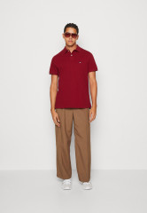 Tommy Hilfiger TOMMY HILFIGER X SHAWN MENDES POLO UNISEX Polo shirt rouge TOMMY HILFIGER X SHAWN MENDES POLO UNISEX Рубашка поло румяна