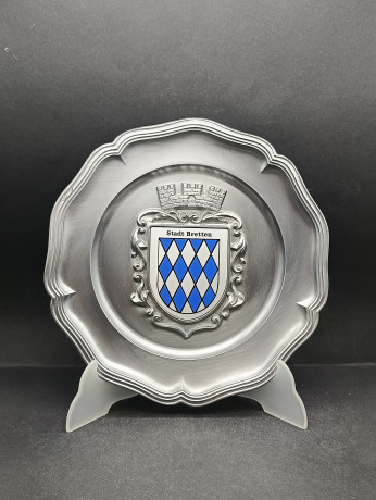 Тарелка декоративная винтажная "Герб города Бреттен" / Серия "Геральдика", яркий декор, олово (95%), 23 см, Германия, 1970-80гг.