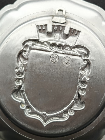 Тарелка декоративная винтажная "Герб города Бреттен" / Серия "Геральдика", яркий декор, олово (95%), 23 см, Германия, 1970-80гг.