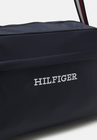 Tommy Hilfiger CORPORATE CHANGING Baby changing bag space blue CORPORATE CHANGING Сумка для пеленания космический синий