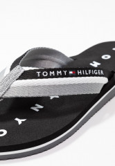 Tommy Hilfiger LOVES BEACH T-bar sandals black LOVES BEACH Сандалии с Т-образной перемычкой черный