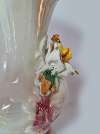 Capodimonte Italy Белая Ваза "Чайная роза" с шестью искусственными розами, 34см x 18см, Италия, 1960-70гг.