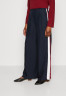Tommy Hilfiger WIDE LEG PIECED PANTS Trousers desert sky БРЮКИ С ШИРОКИМИ НОГАМИ Брюки небо пустыни
