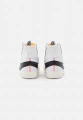 Nike Sportswear BLAZER MID #x27;77 JUMBO Sneaker high white/black/sail/team orange BLAZER MID #x27;77 JUMBO — Высокие кроссовки женские белый/черный/парус/командно-оранжевый