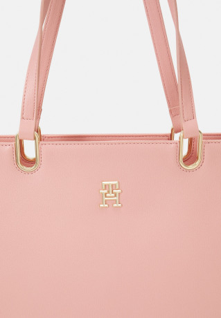 Tommy Hilfiger TH TIMELESS MED Handbag soothing pink TH TIMELESS MED сумка успокаивающий розовый