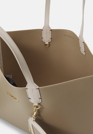 Tommy Hilfiger ICONIC TOTE SET Tote bag beige ICONIC TOTE SET Сумка-тоут бежевый