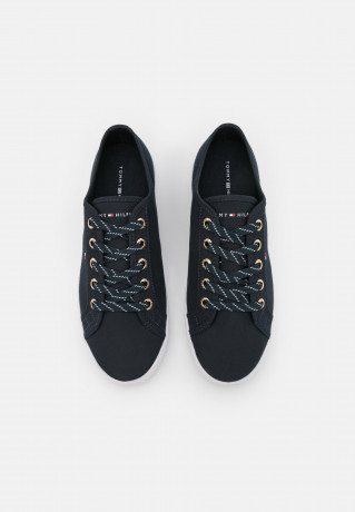 Tommy Hilfiger ESSENTIAL Trainers desert sky ESSENTIAL Кроссовки небо пустыни