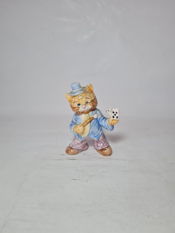 Фигурка винтажная "Кот в светло-голубом пиджаке с игральными картами", 14 x 9 см, Германия, 1950-60гг.