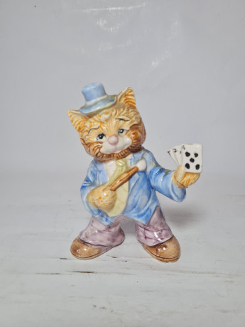 Фигурка винтажная "Кот в светло-голубом пиджаке с игральными картами", 14 x 9 см, Германия, 1950-60гг.