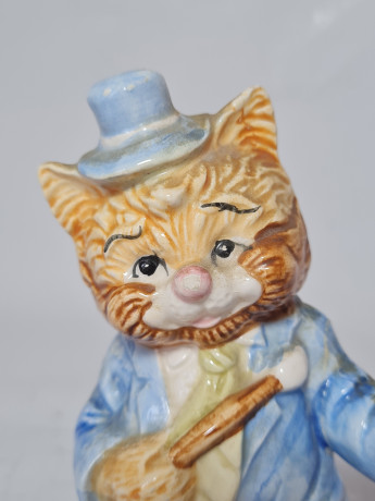 Фигурка винтажная "Кот в светло-голубом пиджаке с игральными картами", 14 x 9 см, Германия, 1950-60гг.