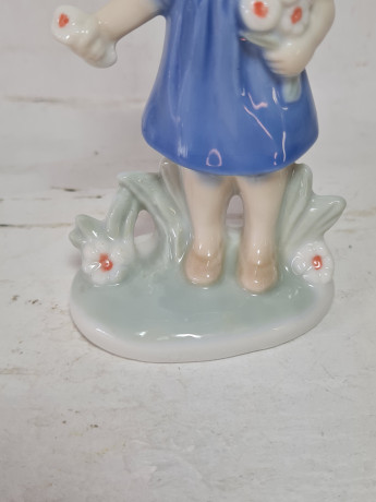 Статуэтка винтажная Lladro "Девочка с букетом цветов", фарфор, 12 x 7 см, Испания, 1960-70гг. 
