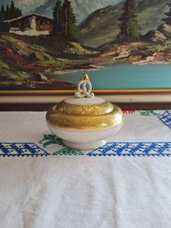 AL-KA Kunst Kronach Круглая винтажная шкатулка с цветочным узором и обильной позолотой, 14смx12см, Германия, 1960-70гг.