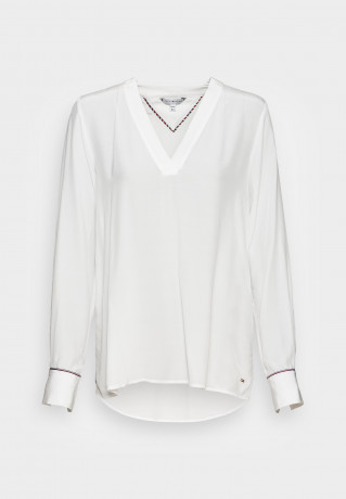 Tommy Hilfiger SOLID V NECK Blouse ecru ТВЕРДАЯ БЛУЗА С V-ОБРАЗНЫМ ВЫРЕЗОМ экрю