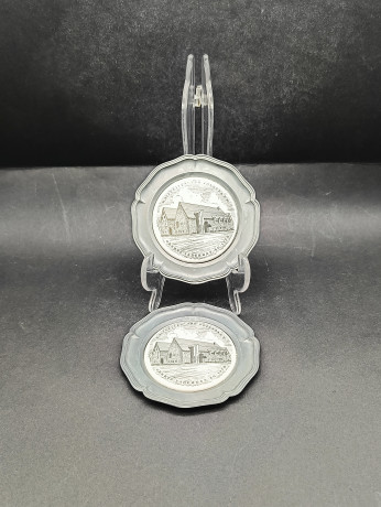 Тарелки декоративные винтажные Im Stil WMF "Райффайзен и Волксбанк", 2 шт., олово, 10 см, Германия, 1973 год.