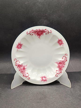 Тарелка винтажная Seltmann Weiden Bavaria с обьемным принтом из розовых цветков, с гранями, фарфор, 19 см, Германия, 1960-70гг.