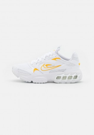 Nike Sportswear W ZOOM AIR FIRE SNKR Sneaker low white/university gold W ZOOM AIR FIRE SNKR кроссовки женские низкие белый/университетское золото