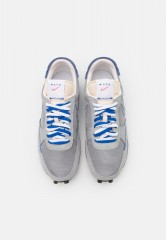 Nike Sportswear DBREAK TYPE SE GEL UNISEX Sneaker low smoke grey/racer blue DBREAK TYPE SE GEL UNISEX Низкие кроссовки женские дымчато-серый/гоночный синий
