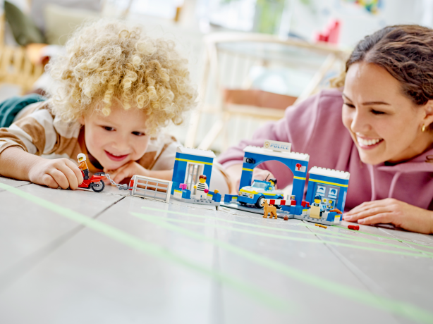 Lego Ausbruch aus der Polizeistation Побег из полицейского участка