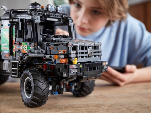 Lego 4x4 Mercedes-Benz Zetros Offroad-Truck Грузовик повышенной проходимости Mercedes-Benz Zetros 4x4