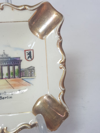 Пепельница винтажная Kronach Bavaria, фарфор с изображением Браунденбургских ворот в Берлине, 8,5 x 8,5 x 2 см, Германия, 1960-70гг.