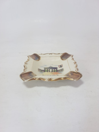 Пепельница винтажная Kronach Bavaria, фарфор с изображением Браунденбургских ворот в Берлине, 8,5 x 8,5 x 2 см, Германия, 1960-70гг.