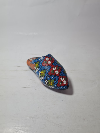 Фигурка в виде башмачка винтажная Agadir Marokko, черная керамика с красочным цветочным декором, 4 x 12 x 5 см, Марокко, 1950-60гг.