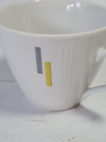Кофейная чашка винтажная Mitterteich Bavaria, белый фарфор с красочным декором, 10,5 x 7 см, Германия, 1960-70гг.