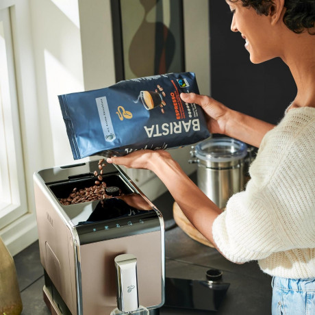 Tchibo Tchibo Kaffeevollautomat Esperto Caffe fur Caffe Crema und Espresso, Metallic Sand, Herausnehmbare Bruheinheit Полностью автоматическая кофемашина Tchibo Esperto Caffe для приготовления кофе со сливками и эспрессо, металлическим песком, съемным за