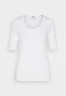Tommy Hilfiger SLIM MODERN SCOOP Basic T-shirt optic white SLIM MODERN SCOOP Базовая футболка оптический белый