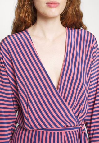 Tommy Hilfiger BANDANA WRAP KNEE DRESS Day dress pink/blue ink ПЛАТЬЕ-БАНДАНА С ЗАПАХОМ НА КОЛЕНА Повседневное платье розовые/синие чернила