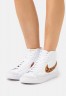 Nike Sportswear BLAZER MID #x27;77 Sneaker high white BLAZER MID #x27;77 Высокие кроссовки женские белый