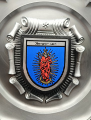 Тарелка декоративная винтажная &quot;Герб города Обергромбах&quot; / Серия &quot;Геральдика&quot;, яркий декор, олово (95%), 23 см, Германия, 1970-80гг.