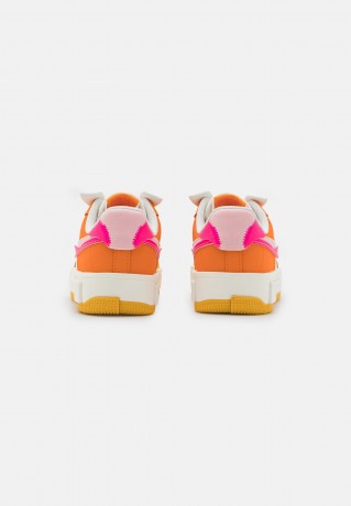 Nike Sportswear AIR FORCE FONTANKA Sneaker low summit white/hyper pink/solar flare/soft pink/magma orange/kumquat AIR FORCE FONTANKA Низкие кроссовки женские вершина белого/гипер-розовый/солнечный блик/нежно-розовый/магма-оранжевый/кумкват