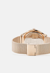 Tommy Hilfiger CASE DIAL WITH ACCENTS BRACELET Watch gold-coloured ЦИФЕРБЛАТ С АКЦЕНТАМИ БРАСЛЕТ Часы золотого цвета