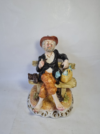 Статуэтка винтажная Capodimonte "Старик на скамейке", фарфор, 27 x 19 см, Италия, 1960-70гг.
