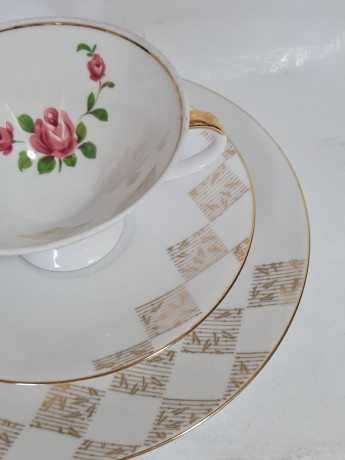 Чайное трио винтажное Winterling Kirchenlamitz Bavaria с розовыми розами и золотистым декором, фарфор, Германия, 1970-80гг.