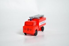 Holzspielzeug Feuerwehrauto Geratewagen Деревянная игрушечная пожарная машина