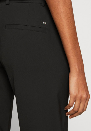 Tommy Hilfiger STRAIGHT PANT Chinos black ПРЯМЫЕ БРЮКИ Брюки чинос черный