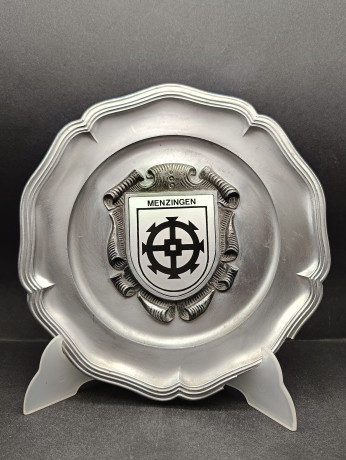 Тарелка декоративная винтажная "Герб города Метцинген" / Серия "Геральдика", яркий декор, олово (95%), 23 см, Германия, 1970-80гг.