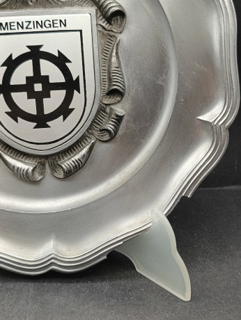 Тарелка декоративная винтажная "Герб города Метцинген" / Серия "Геральдика", яркий декор, олово (95%), 23 см, Германия, 1970-80гг.